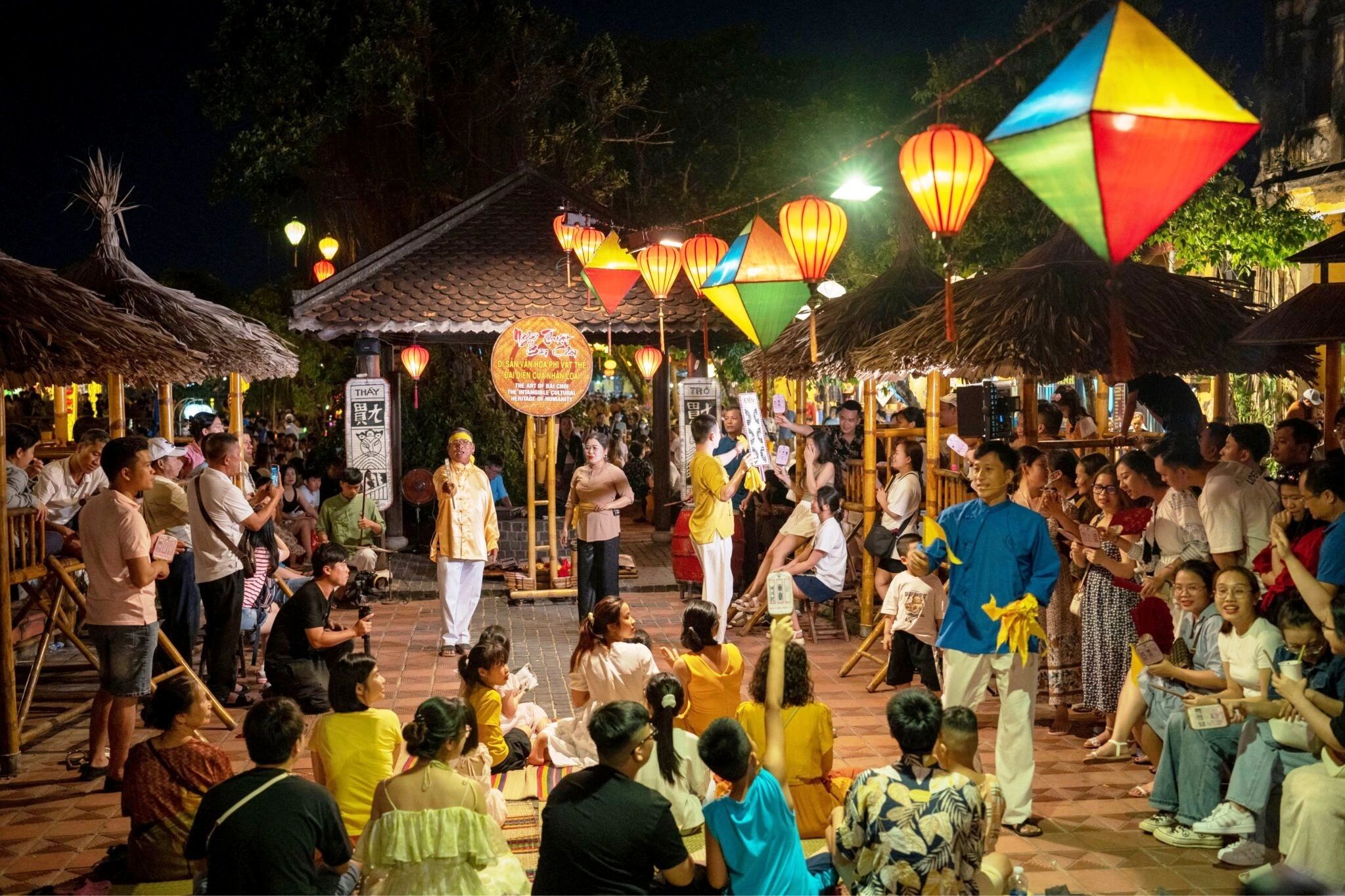 Photograph Hoi An’s festive traditions